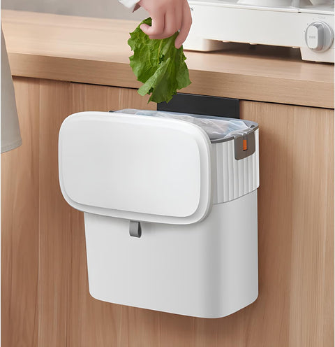 Hanging trash can
