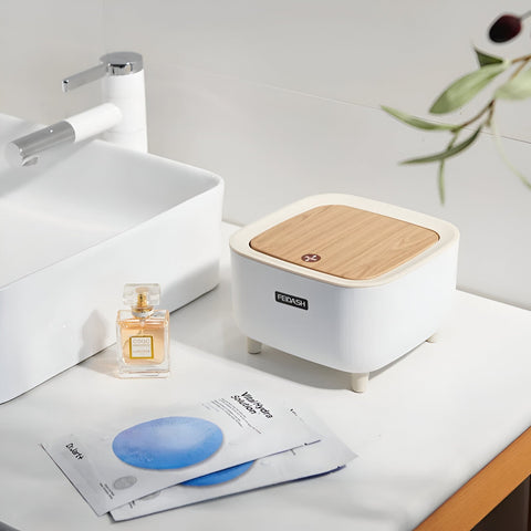 The universal tabletop container is square