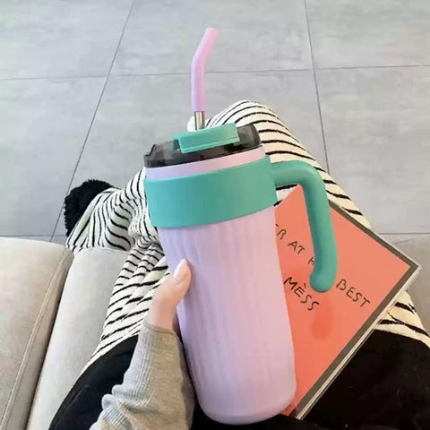 Thermos mug with straw