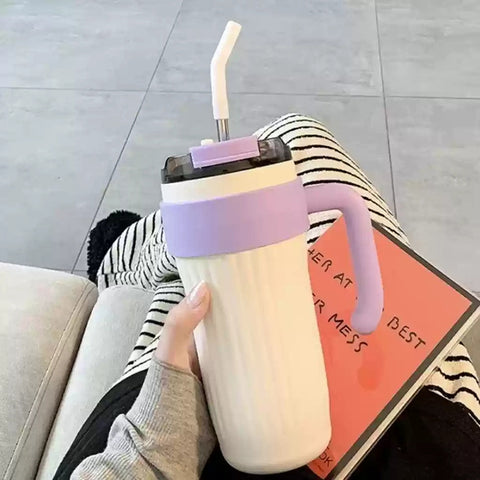 Thermos mug with straw