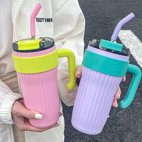 Thermos mug with straw