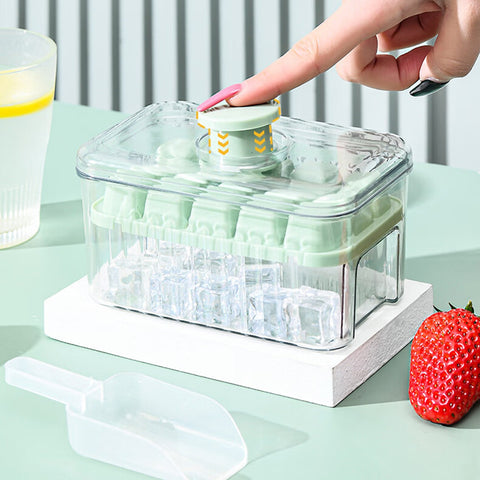 Ice cube tray with container and spatula for 15 cubes