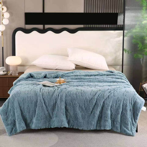 Sheepskin blanket with a three-dimensional pattern