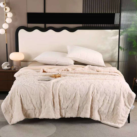 Sheepskin blanket with a three-dimensional pattern