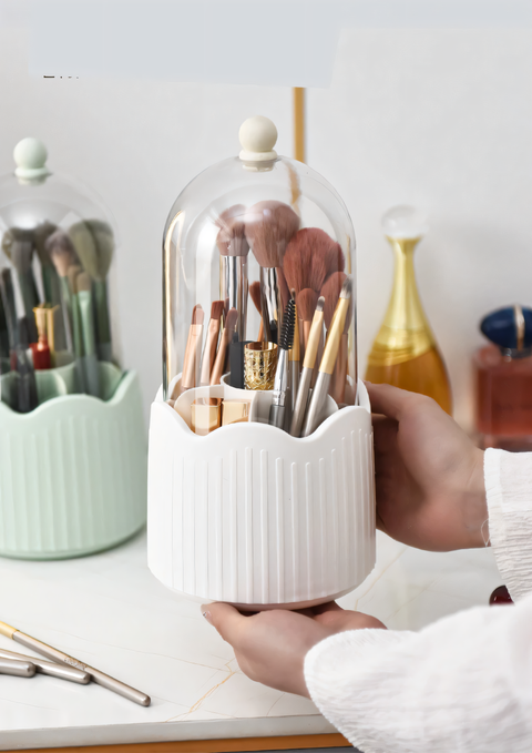 Organizer for storing cosmetics with a lid