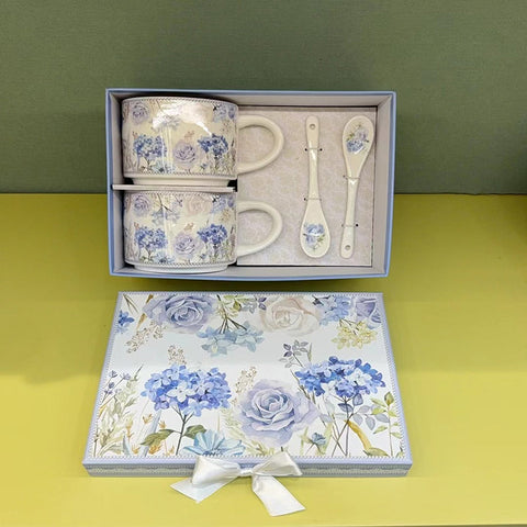 Set of cups with floral ornament in a gift box