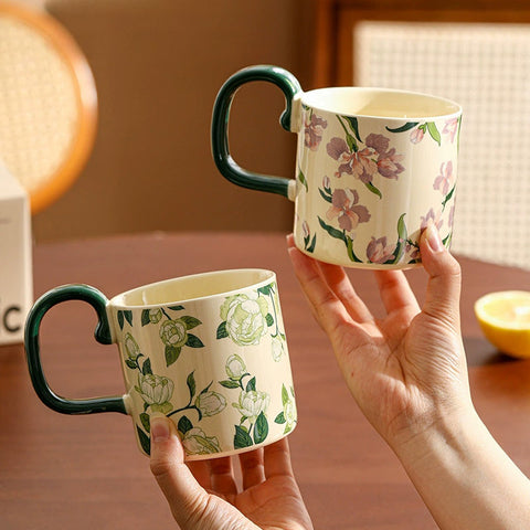 Ceramic cup with floral design 400 ml