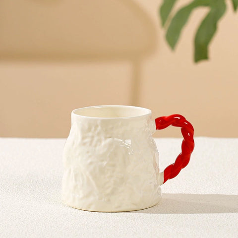 Ceramic cup with texture