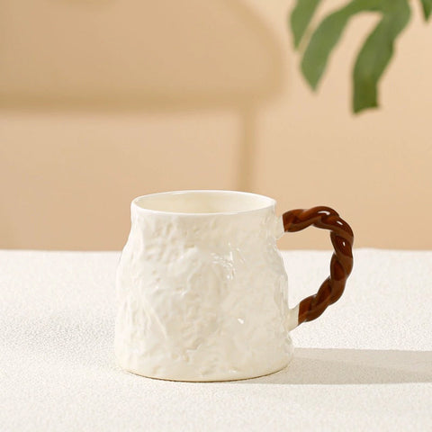 Ceramic cup with texture