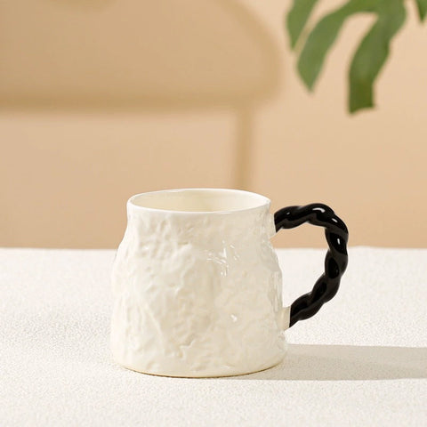 Ceramic cup with texture