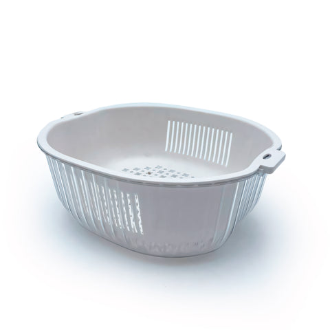 Kitchen colander with convenient handles