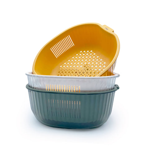 Kitchen colander with convenient handles