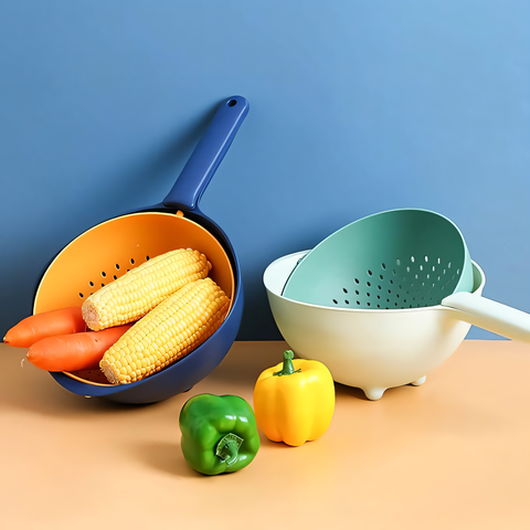 A colander with a handle base