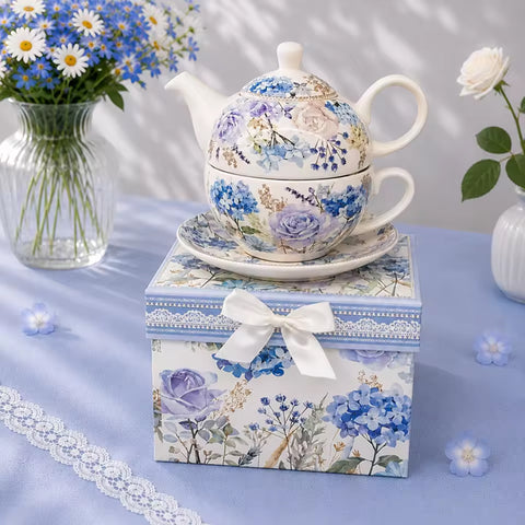 Чайна пара «Hydrangea» на святковому столі