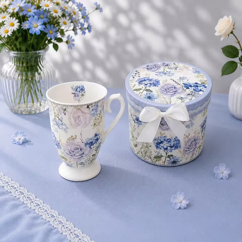 Горнятко для кави «Hydrangea» на святковому столі